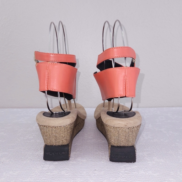 MODZORI Amaya Reversible Wedge Sandals - Picture 7 of 10
